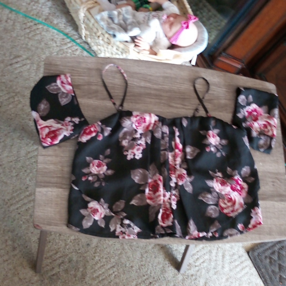 Dainty Hooligan Floral Shoulder Cutout Top